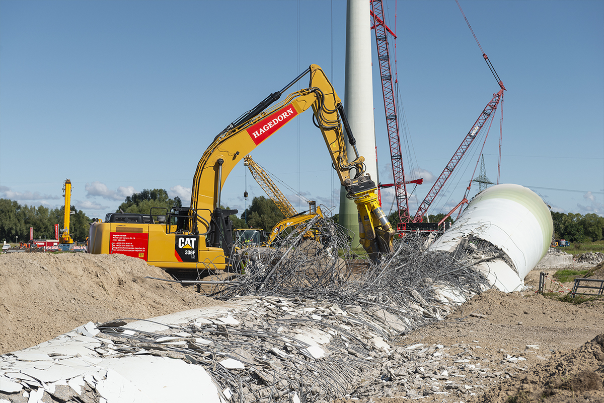 ae-photos_industriefotografie_wilhelmshaven_windpark_rueckbau_baggerarbeiten_turmzerlegung_495x330